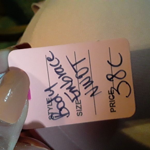 NWOT light pink Body Embrace padded underwire bra - Picture 6 of 6